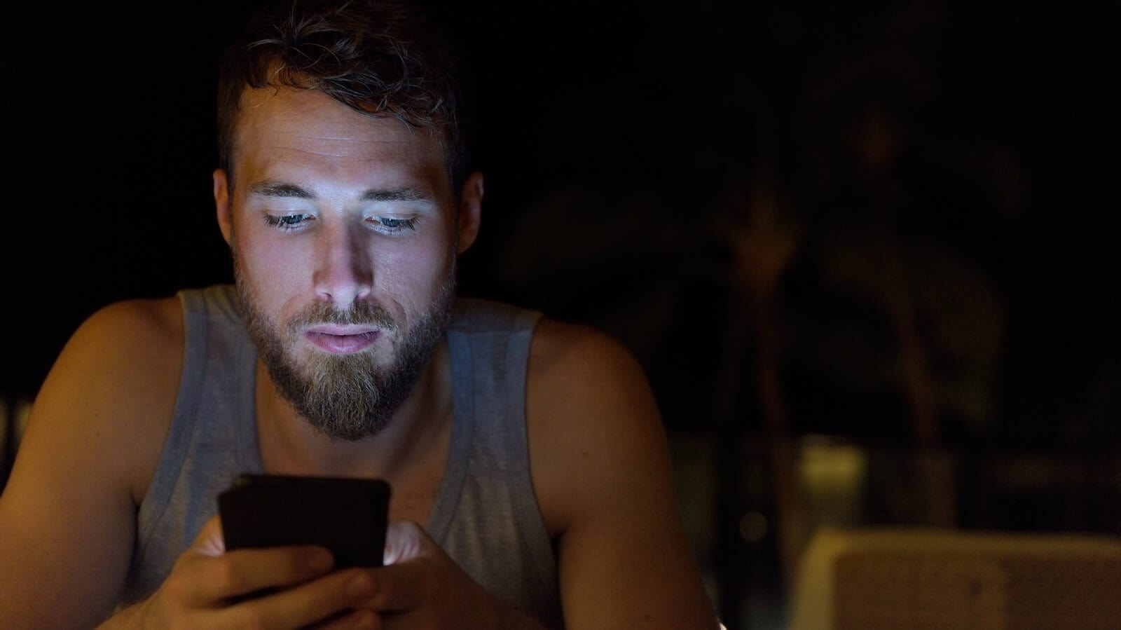 How Smartphones Are Causing Presbyopia in 20 to 30-Year-Olds
